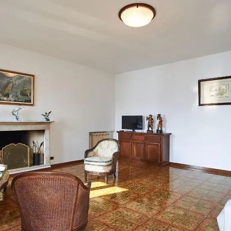 Charlie By Interhome