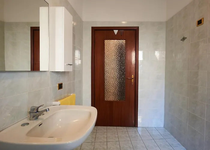 Charlie By Interhome Dongo